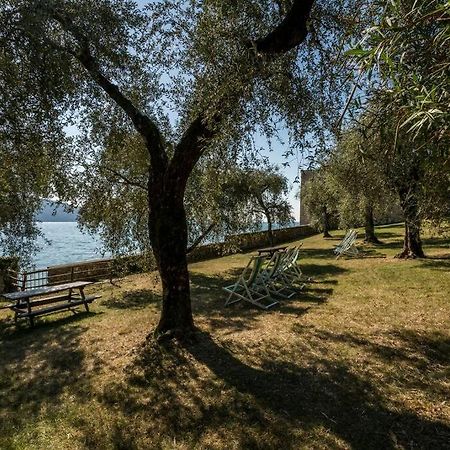 Oleandro Apartment Directly On The Lake Gargnano Esterno foto