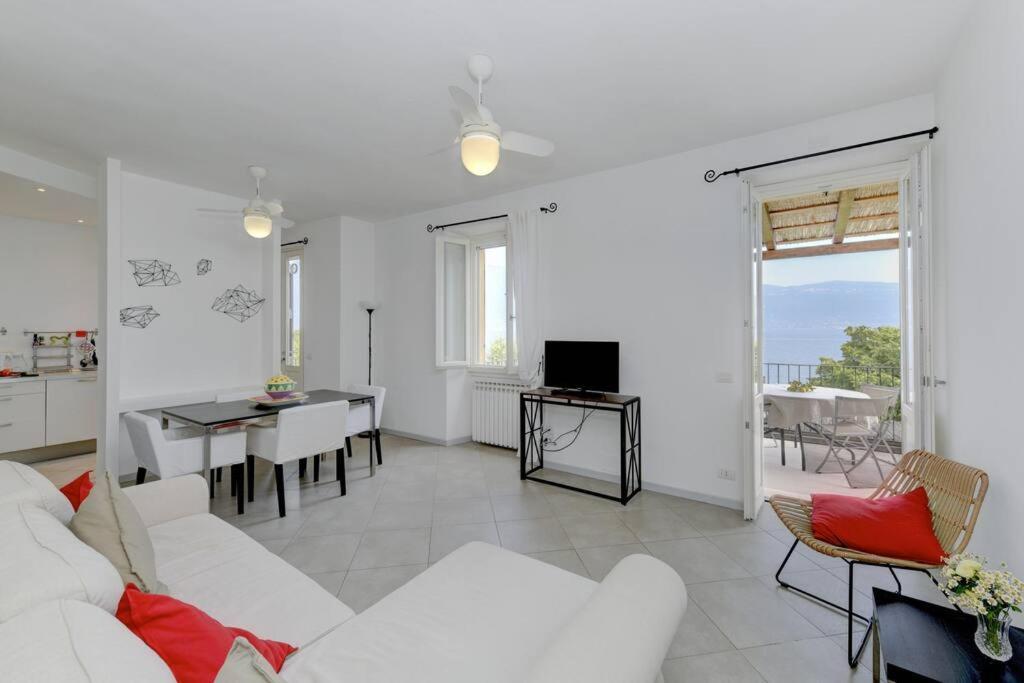 Oleandro Apartment Directly On The Lake Gargnano Esterno foto