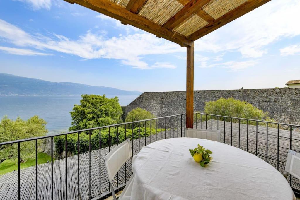 Oleandro Apartment Directly On The Lake Gargnano Esterno foto