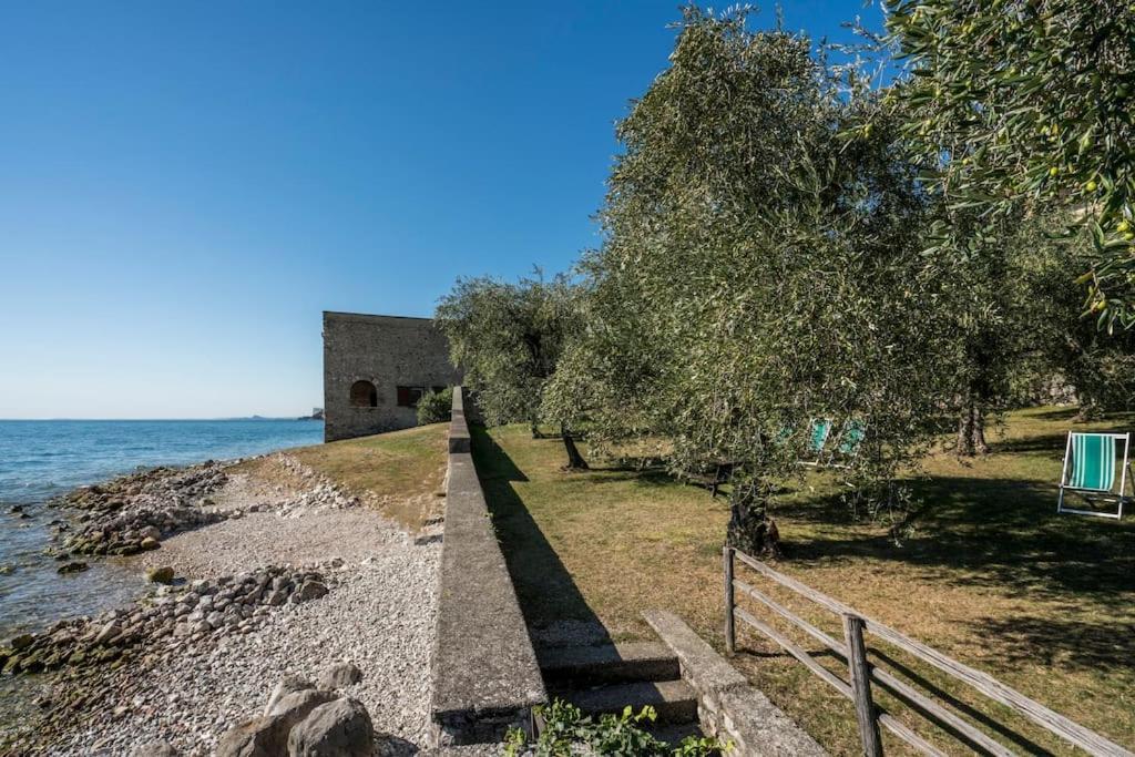 Oleandro Apartment Directly On The Lake Gargnano Esterno foto
