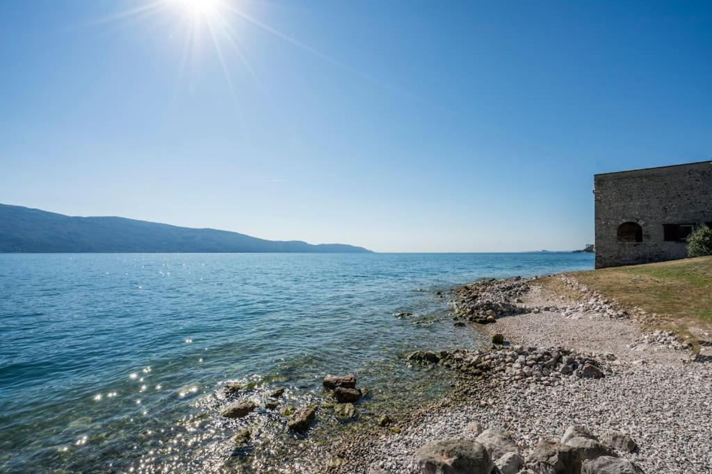 Oleandro Apartment Directly On The Lake Gargnano Esterno foto