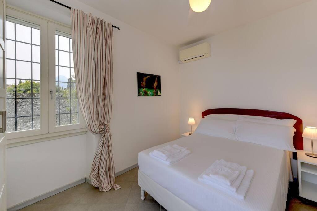 Oleandro Apartment Directly On The Lake Gargnano Esterno foto