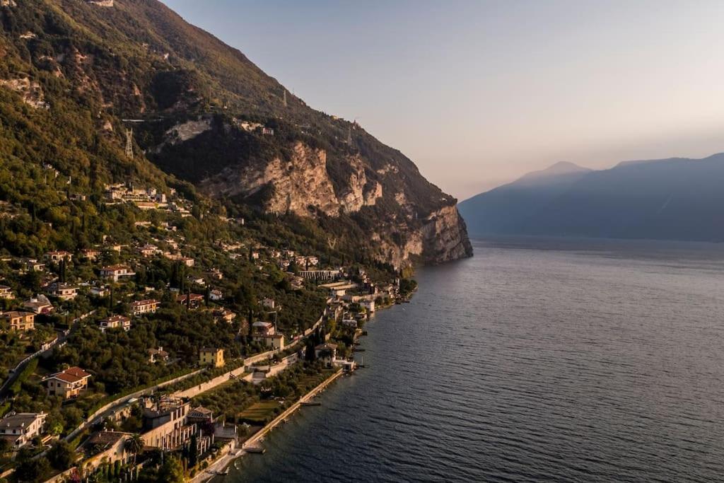 Oleandro Apartment Directly On The Lake Gargnano Esterno foto